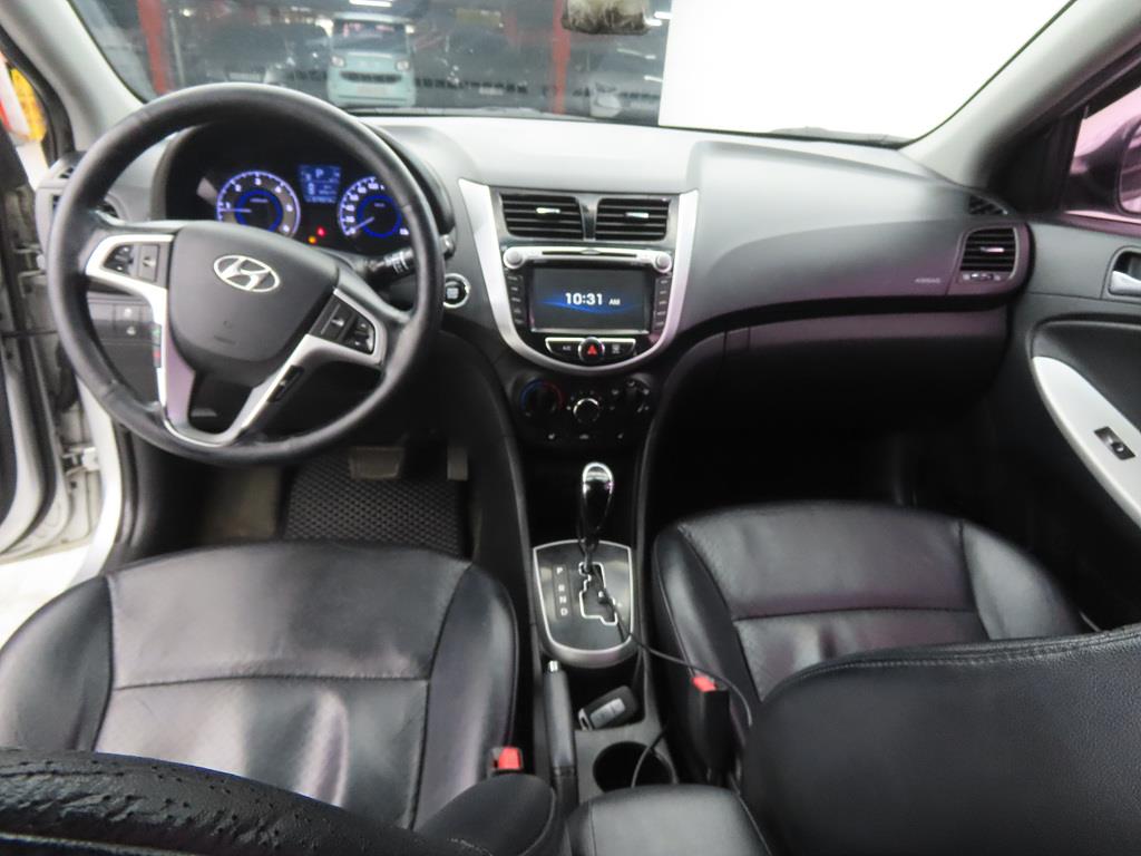 HYUNDAI Accent - Vista 7
