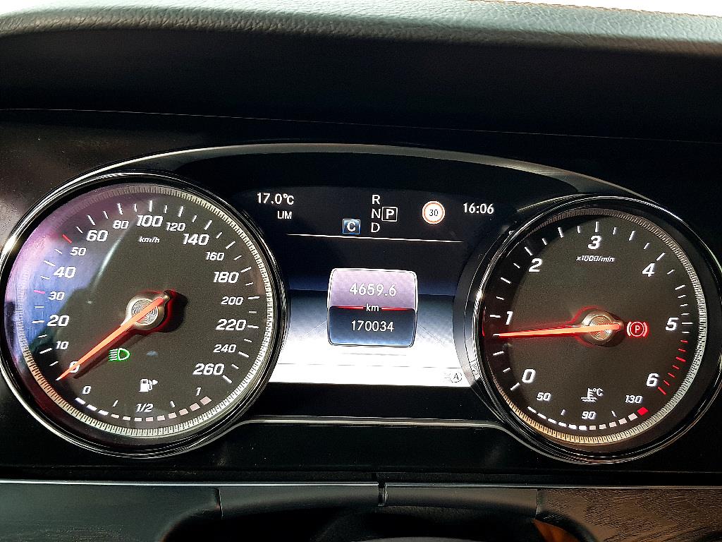 Mercedes Benz E class - Vista 7