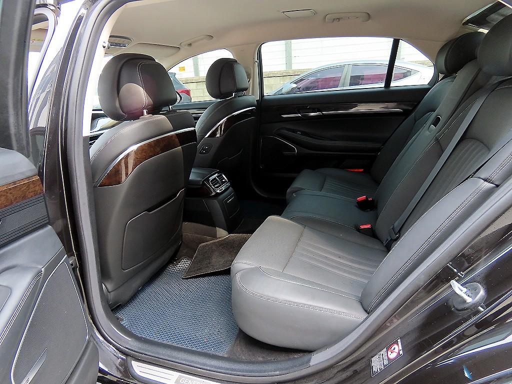 Genesis G90 - Vista 6