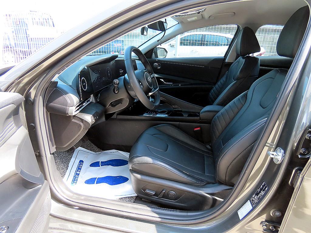 HYUNDAI Avante - Vista 5