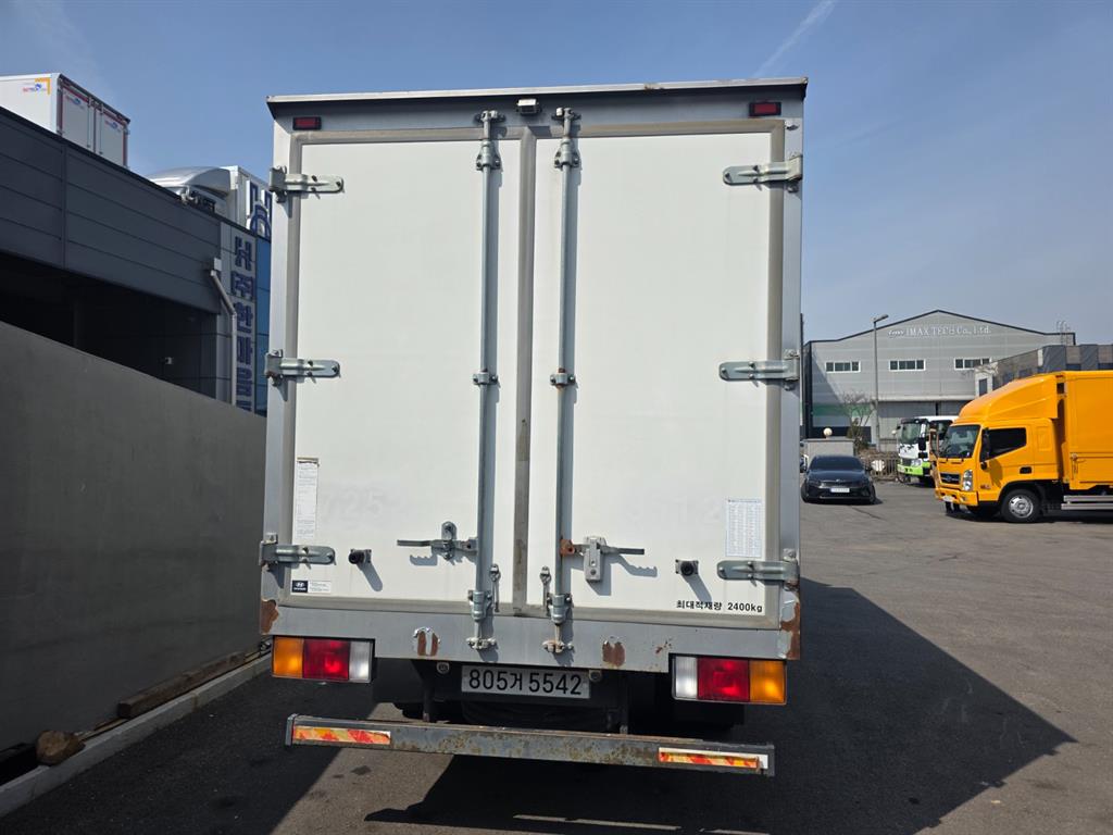 medium and large cargo truck - Vista 4