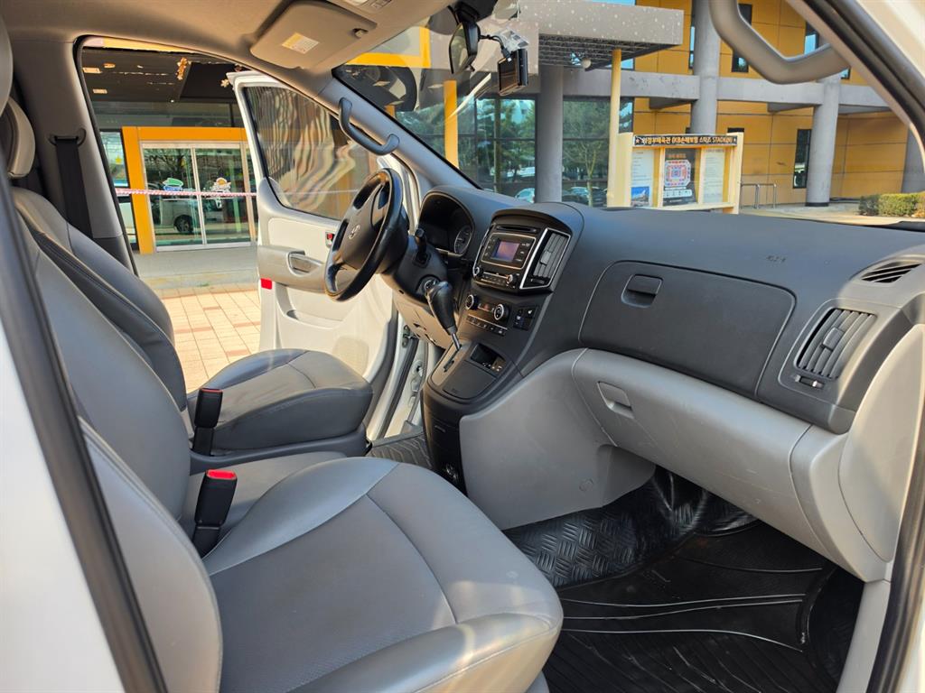 HYUNDAI Starex - Vista 9