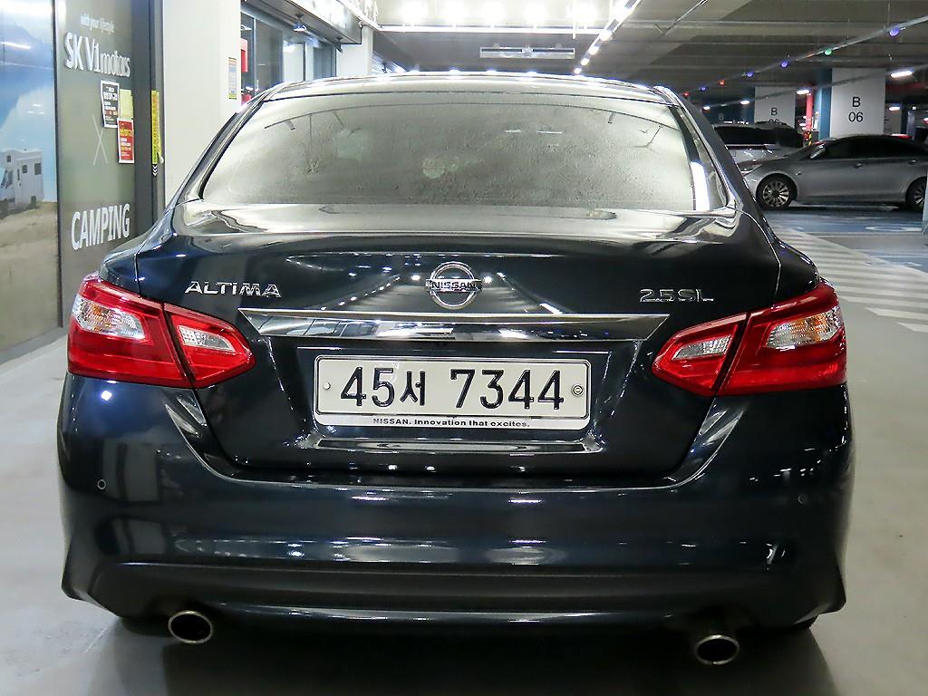 Nissan Altima - Vista 5