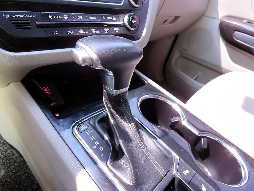 KIA Carnival - Vista 11