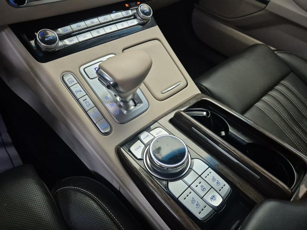 Genesis G90 - Vista 8