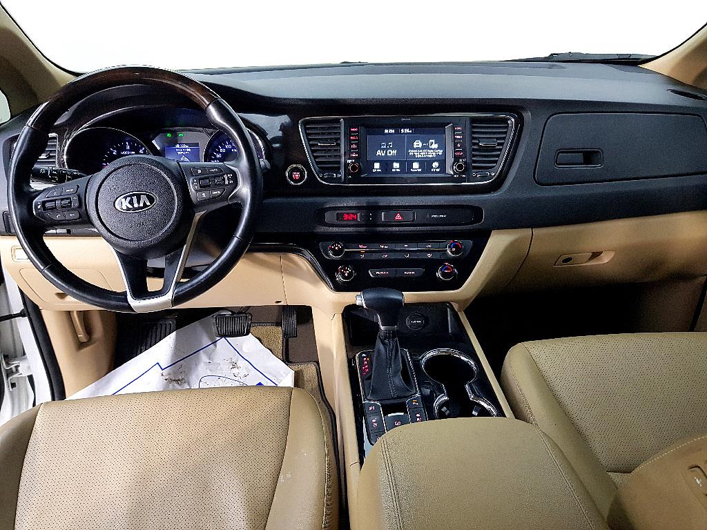 KIA Carnival - Vista 5