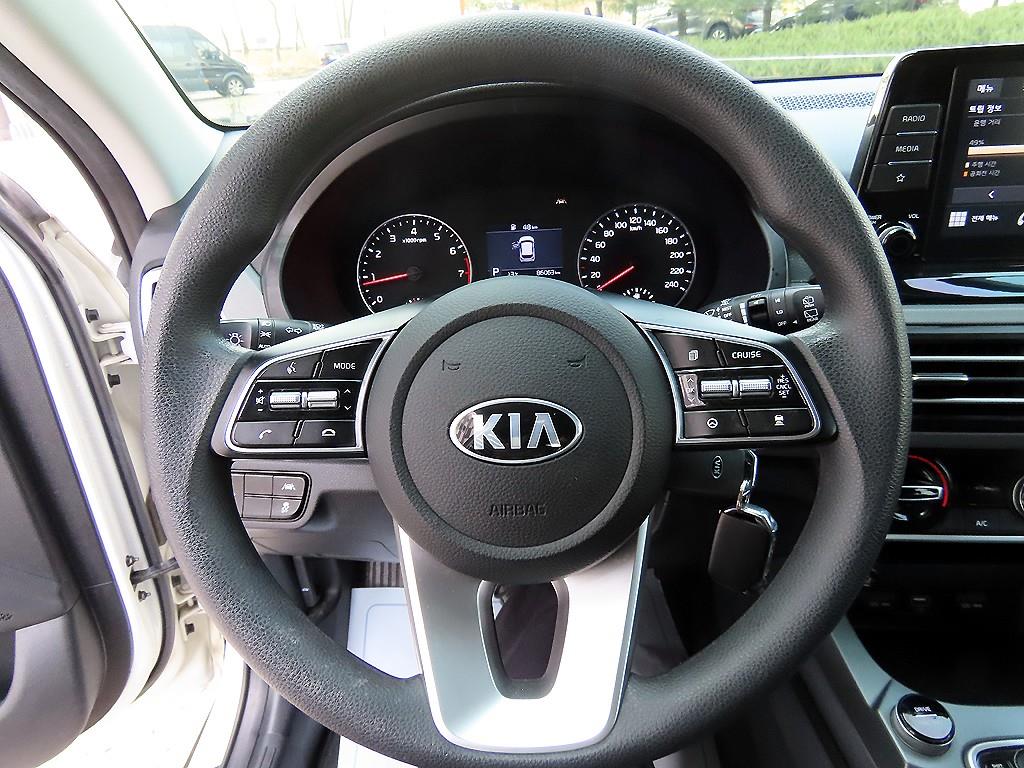 KIA Seltos - Vista 8