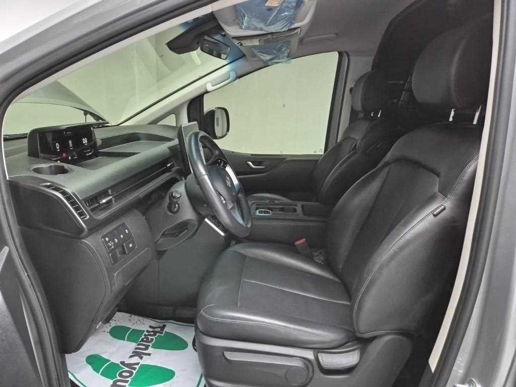 HYUNDAI Staria - Vista 11