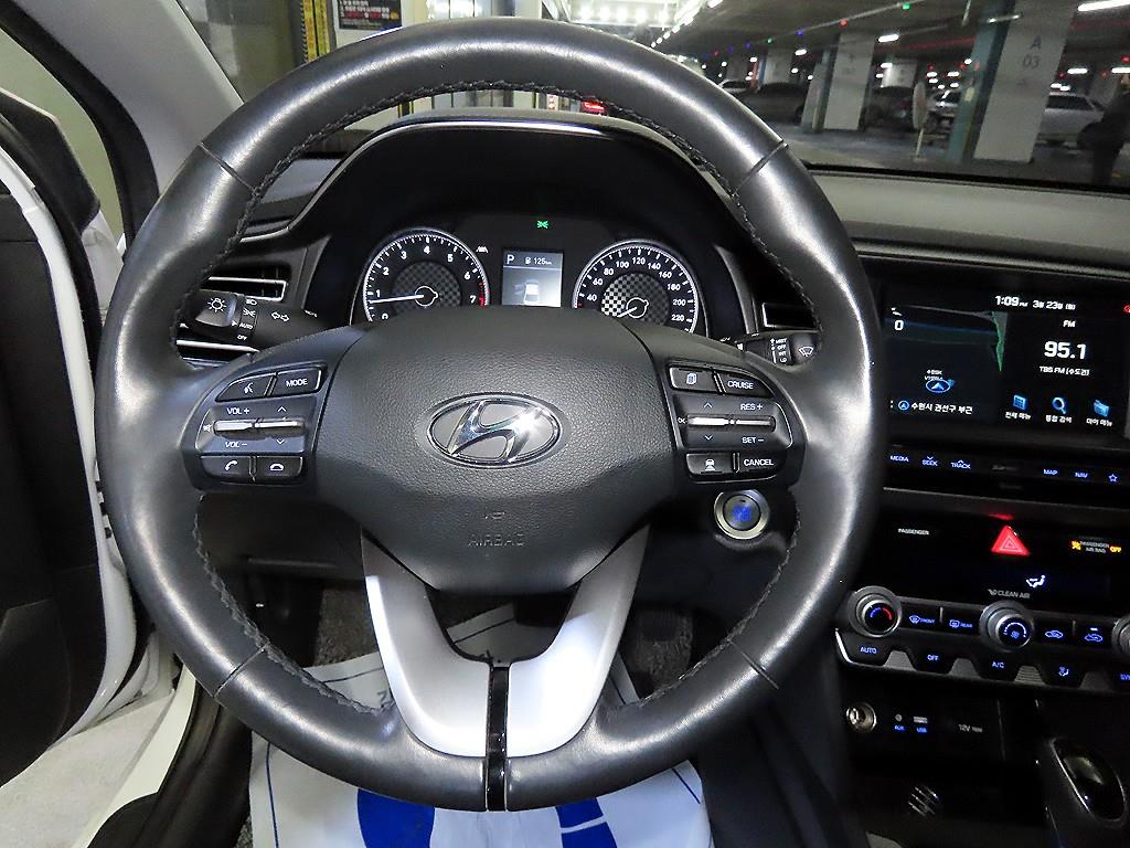 HYUNDAI Avante - Vista 8