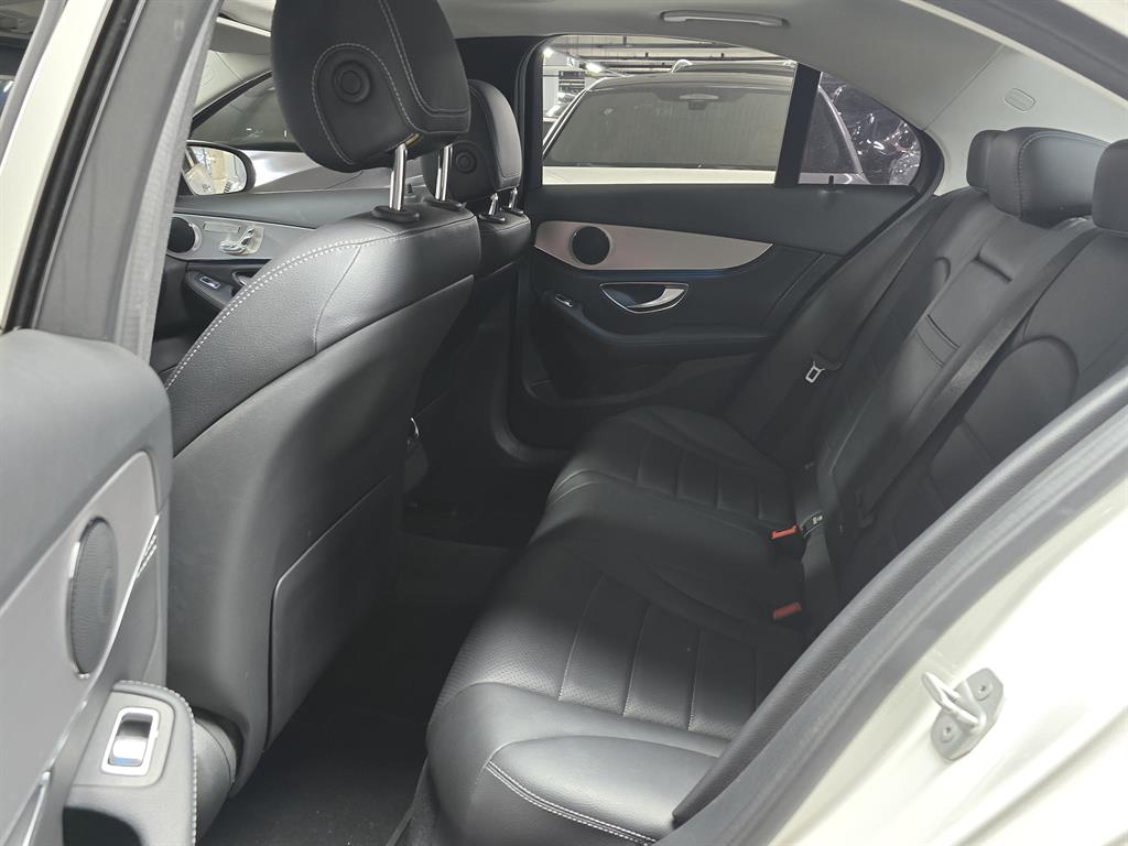 Mercedes Benz C Class - Vista 8