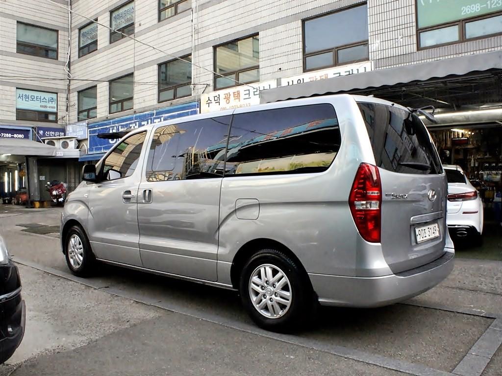 HYUNDAI Starex - Vista 7