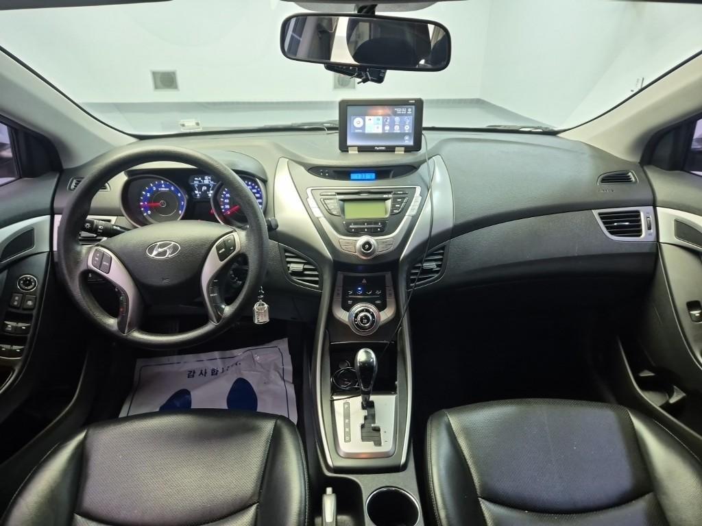 HYUNDAI Avante - Vista 7