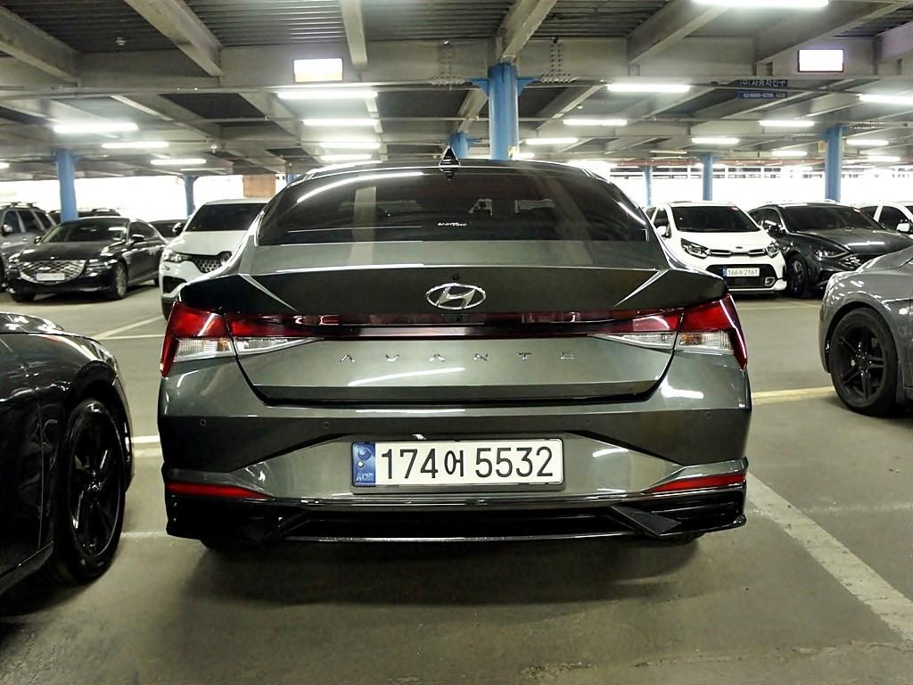 HYUNDAI Avante - Vista 5