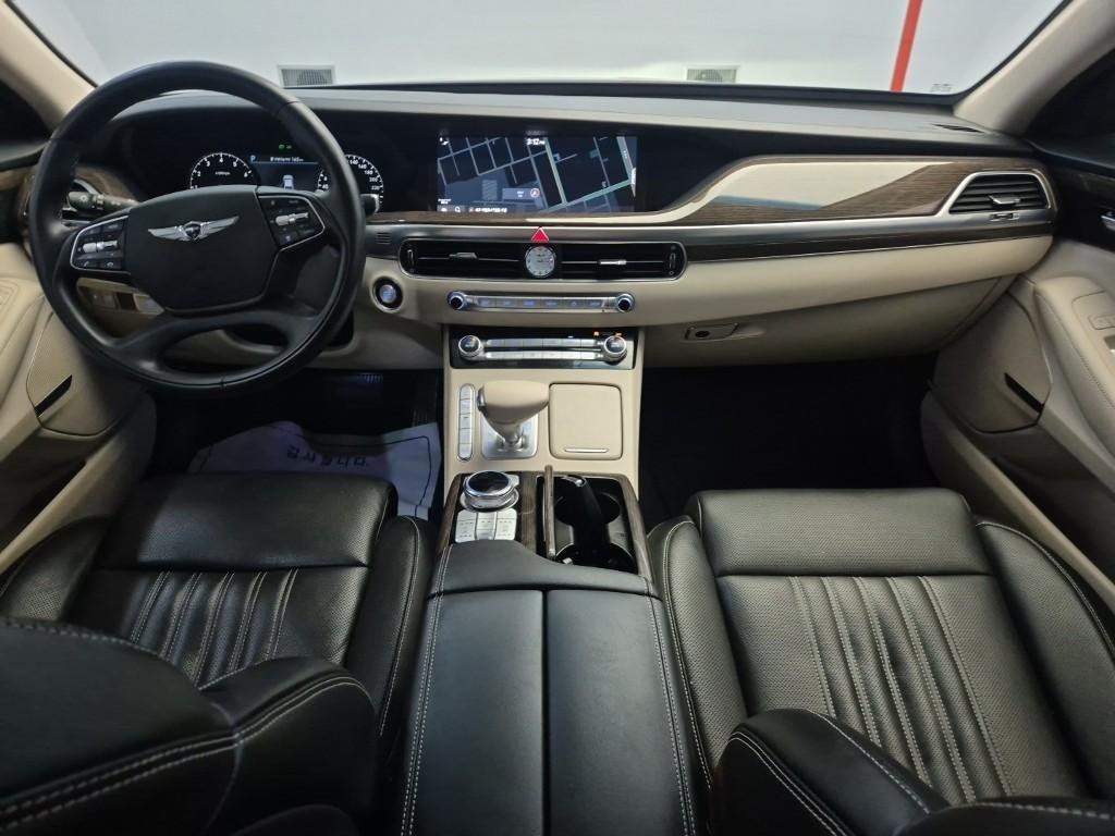 Genesis G90 - Vista 7