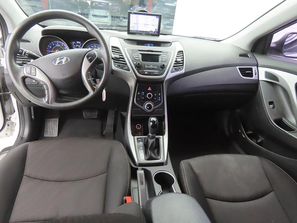 HYUNDAI Avante - Vista 7