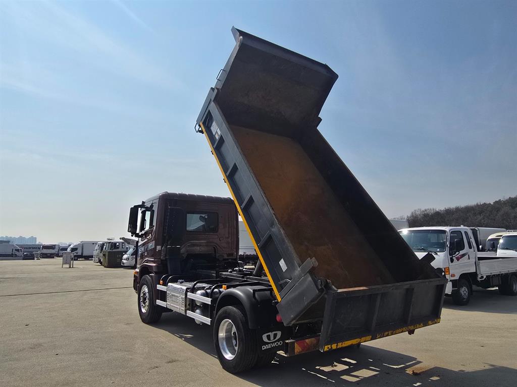 medium and large cargo dump - Vista 10