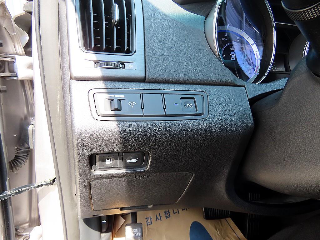 HYUNDAI Sonata - Vista 12