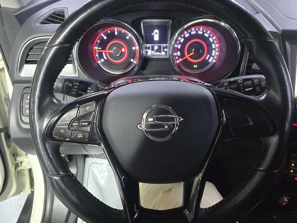 Ssangyong Tivoli - Vista 12