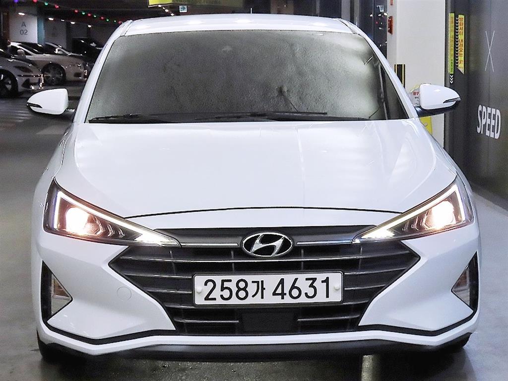 HYUNDAI Avante - Vista 2