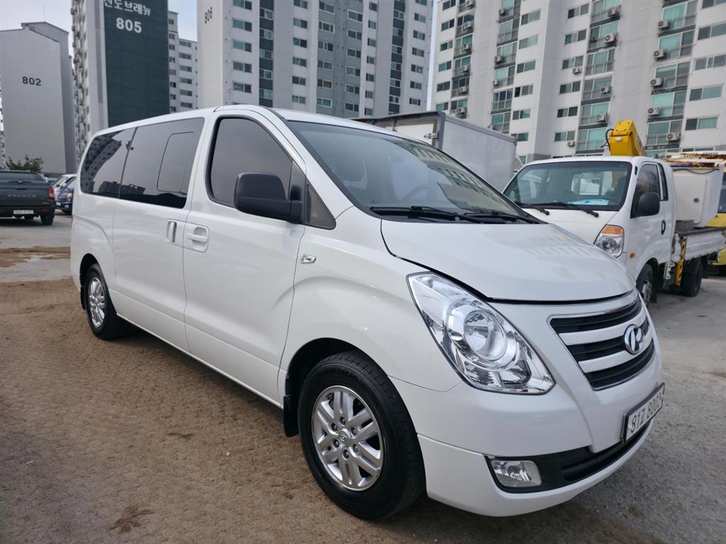 HYUNDAI Starex - Vista 6