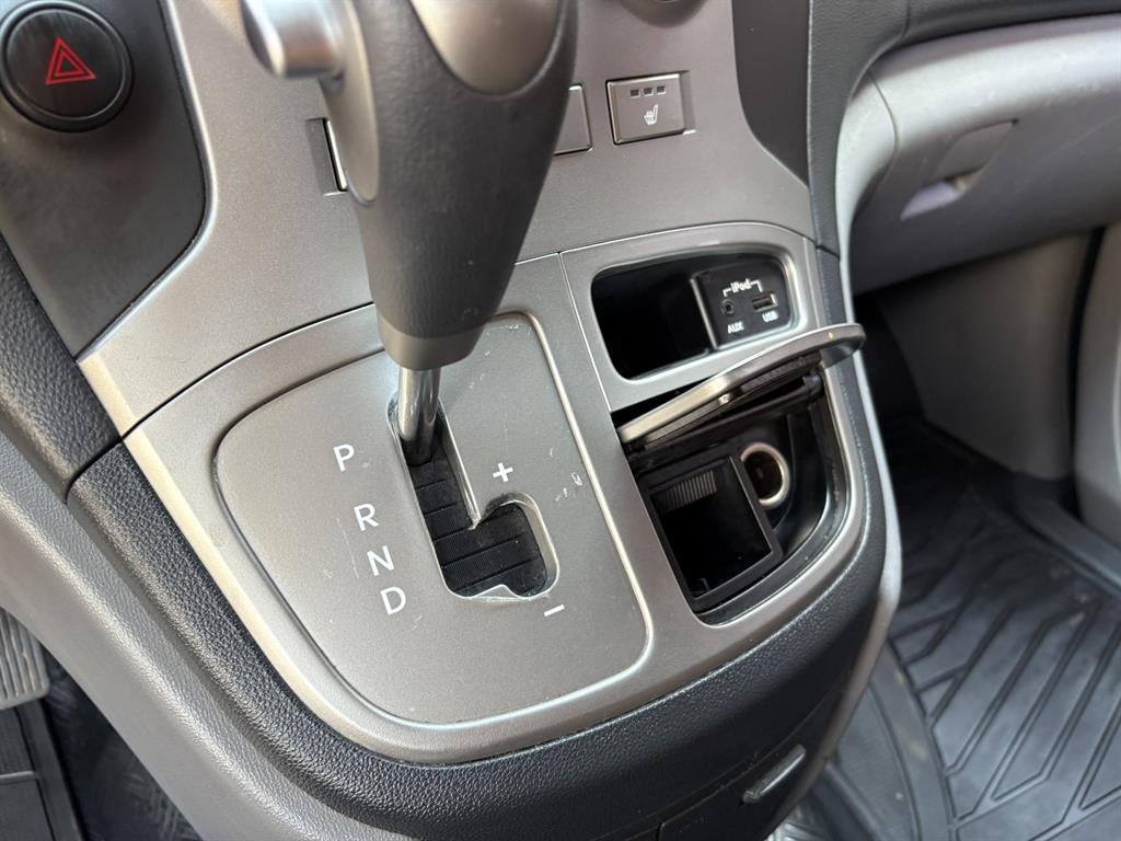 HYUNDAI Starex - Vista 9