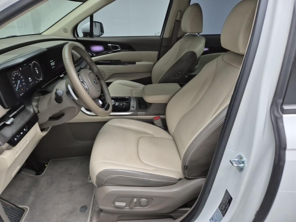 KIA Carnival - Vista 11