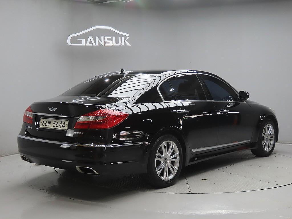 HYUNDAI Genesis - Vista 7