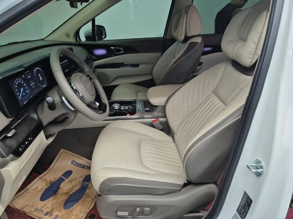 KIA Carnival - Vista 11