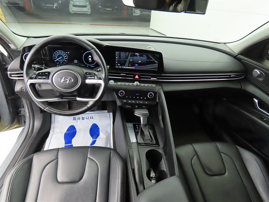 HYUNDAI Avante - Vista 7