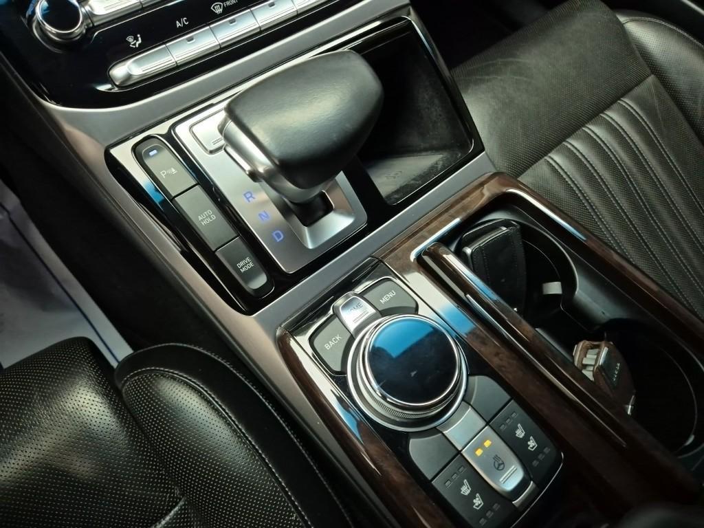 Genesis EQ900 - Vista 12