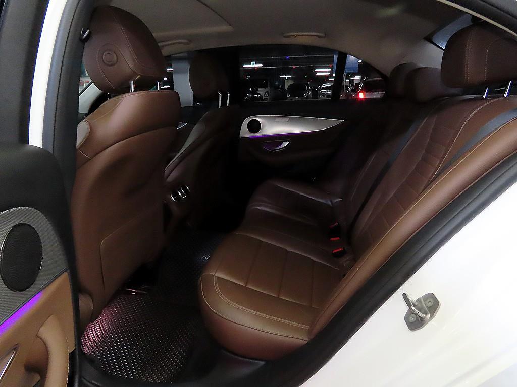 Mercedes Benz E class - Vista 7