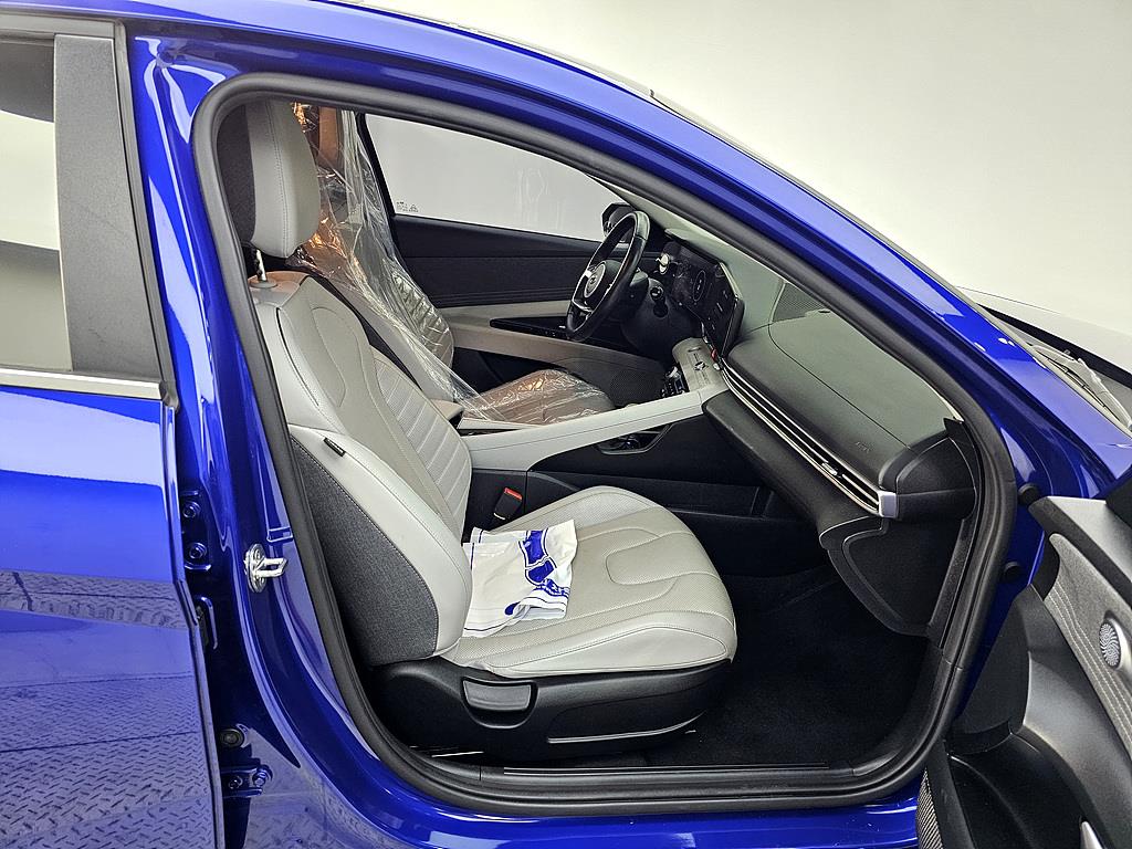 HYUNDAI Avante - Vista 10