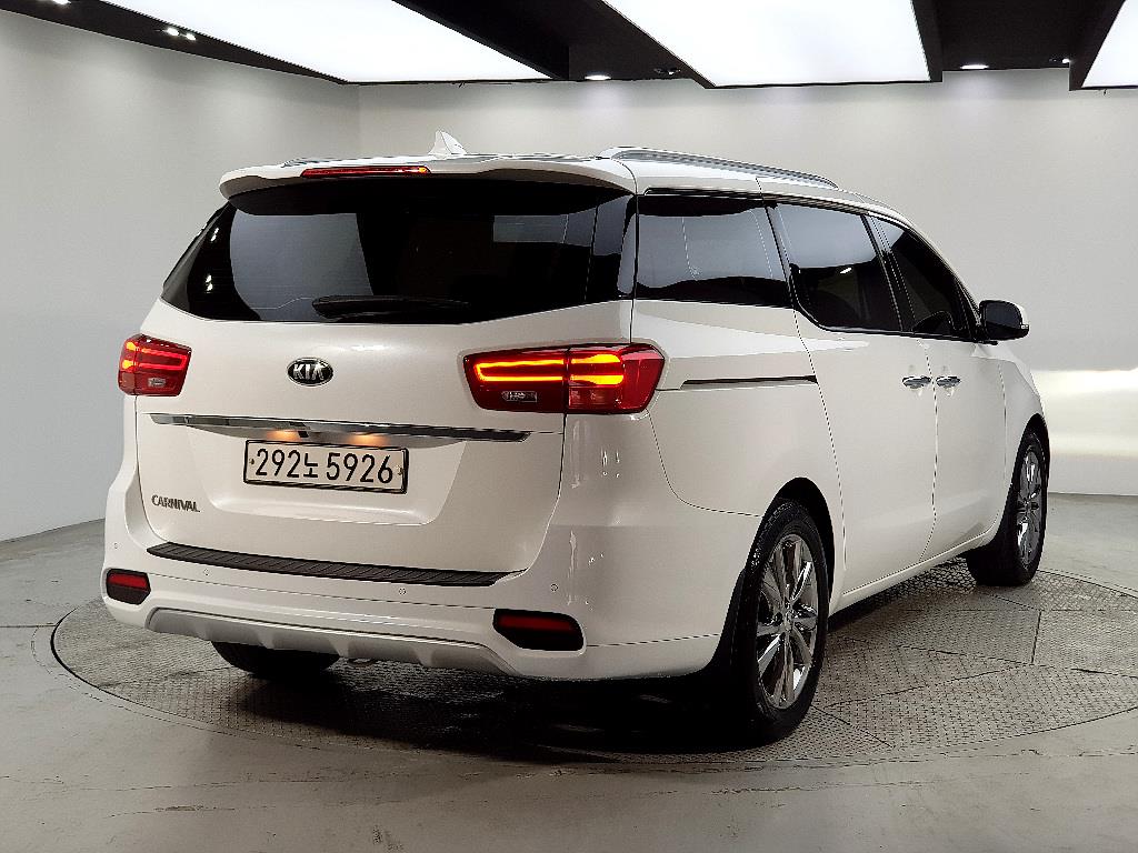 KIA Carnival - Vista 4