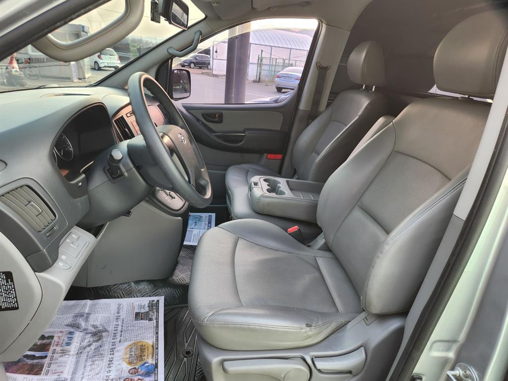 HYUNDAI Starex - Vista 7