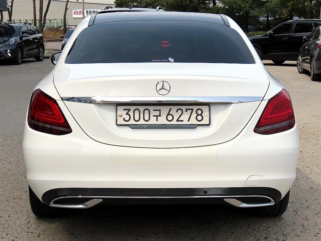 Mercedes Benz C Class - Vista 4