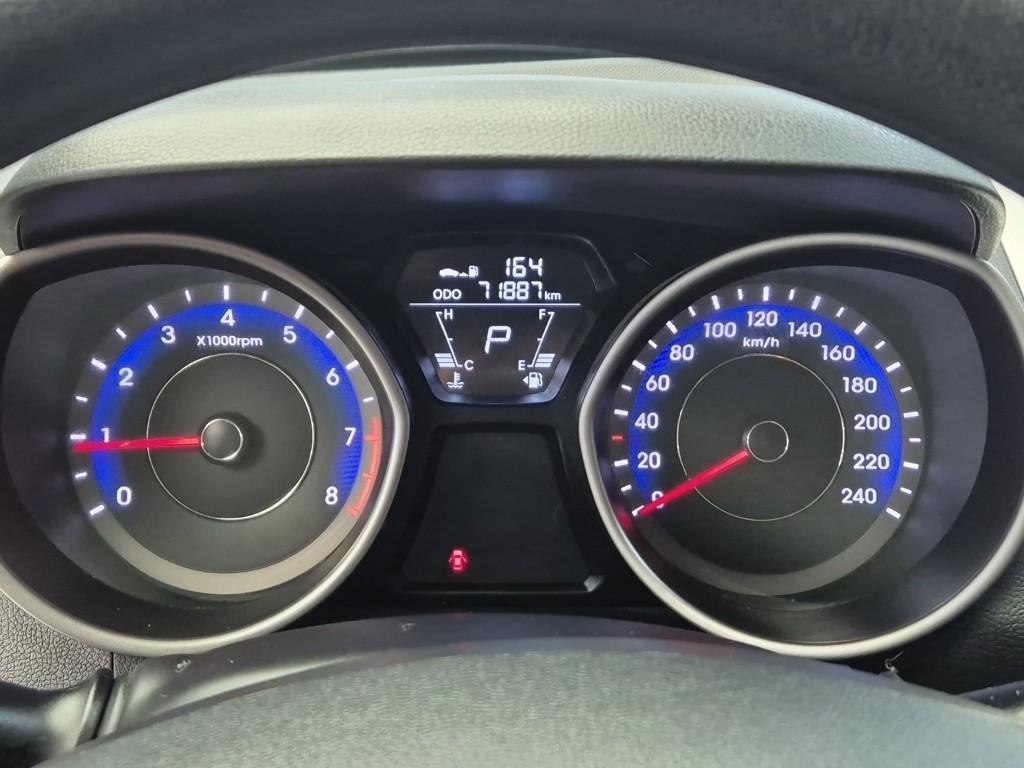 HYUNDAI Avante - Vista 6