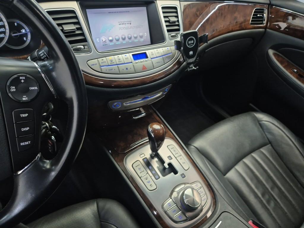 HYUNDAI Genesis - Vista 12