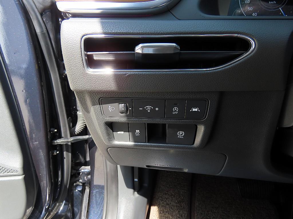 HYUNDAI Sonata - Vista 12