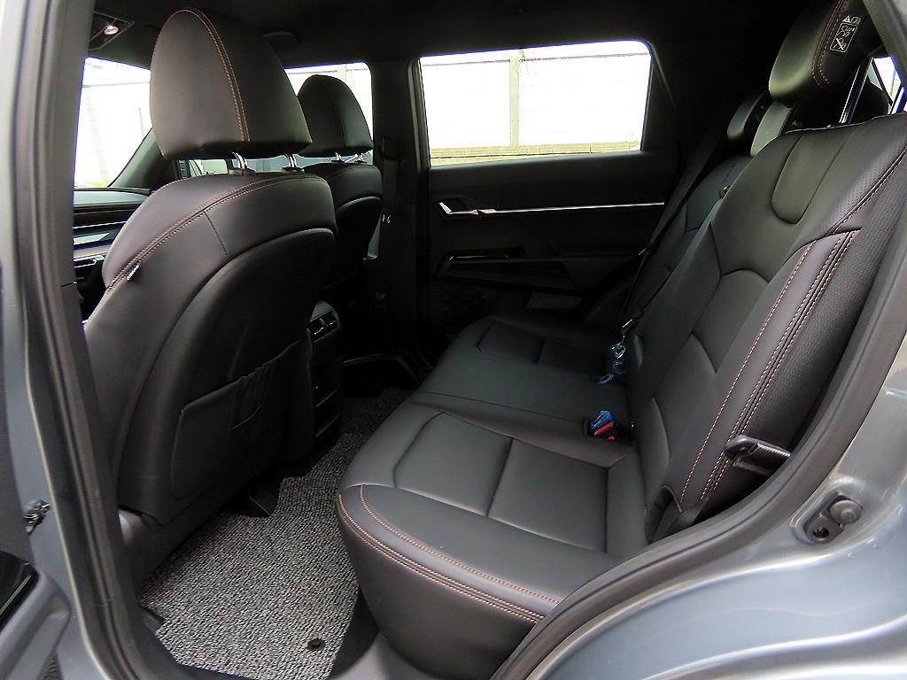 Ssangyong Torres - Vista 6