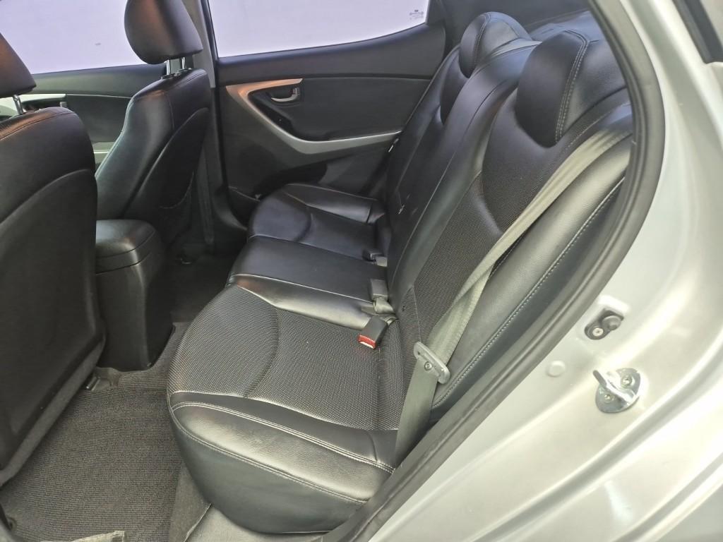 HYUNDAI Avante - Vista 12