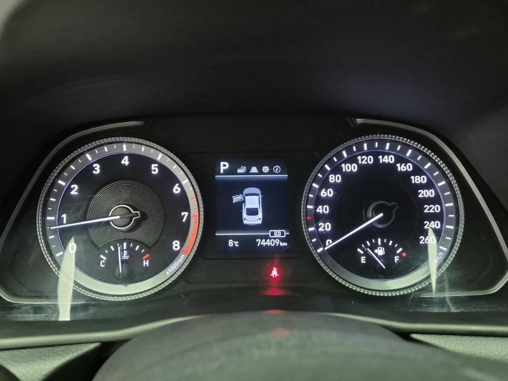 HYUNDAI Sonata - Vista 6