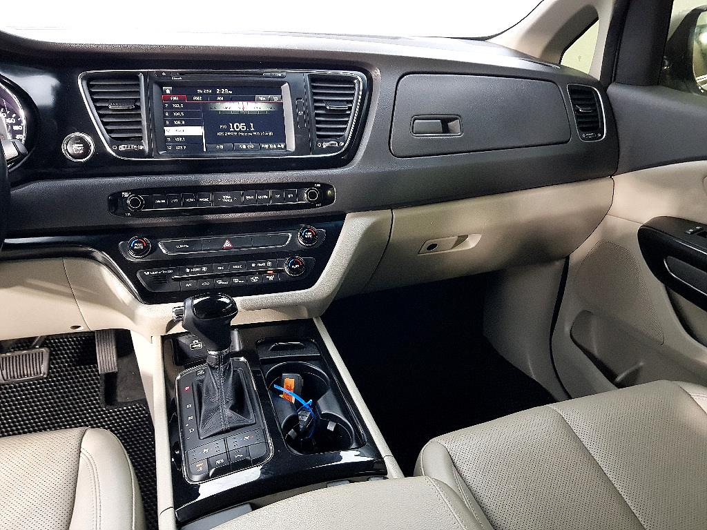 KIA Carnival - Vista 10