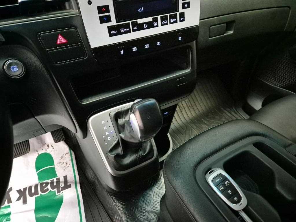 HYUNDAI Staria - Vista 8