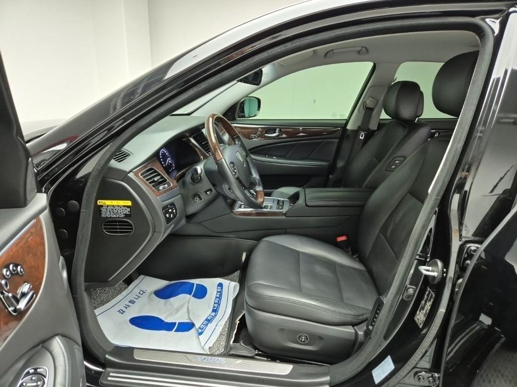 HYUNDAI Equus - Vista 10