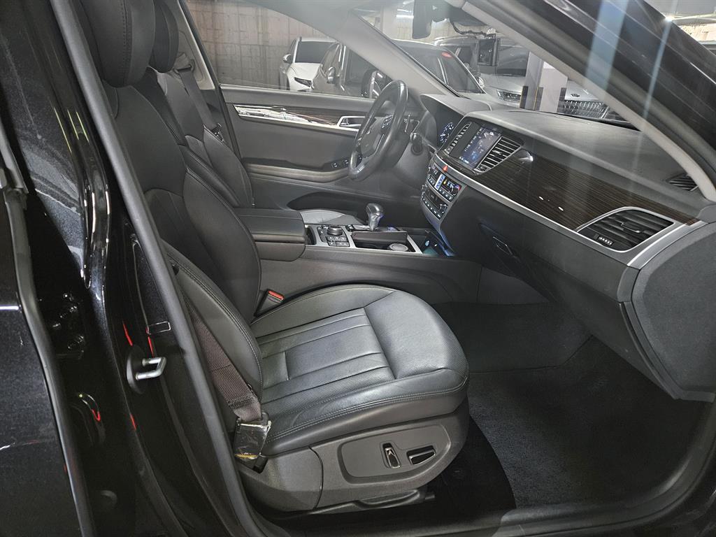 Genesis G80 - Vista 10