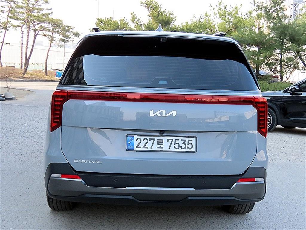 KIA Carnival - Vista 4