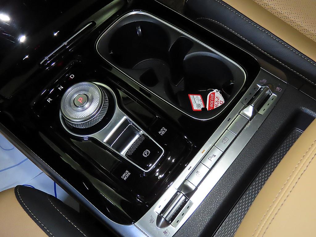 KIA Carnival - Vista 12