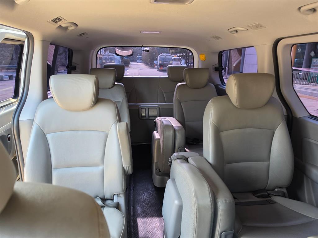 HYUNDAI Starex - Vista 11