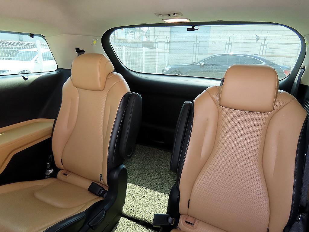 KIA Carnival - Vista 7