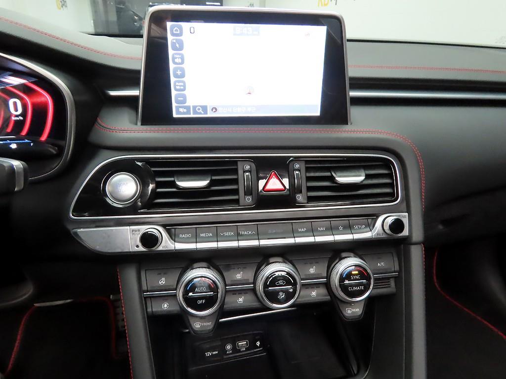 Genesis G70 - Vista 9